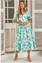 Cargar imagen en el visor de la galería, Floral Spring Dress
